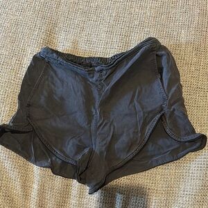 Lululemon 2.5” Short